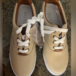 New Women’s shoe New Ralph Lauren size 6.5B
